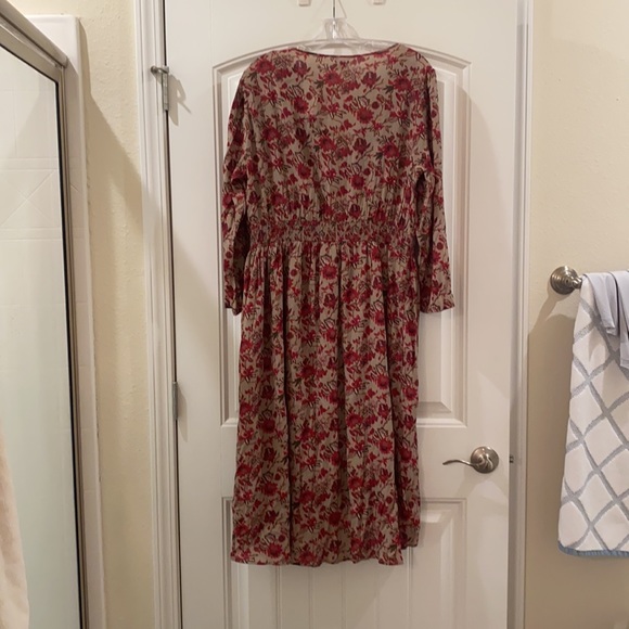 Lucky brand dress. Floral with pin tuck details around v neck. - Picture 6 of 6